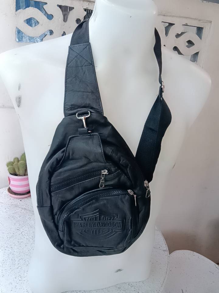 กระเป๋าคาดอก หนังวัวแท้ มือ1