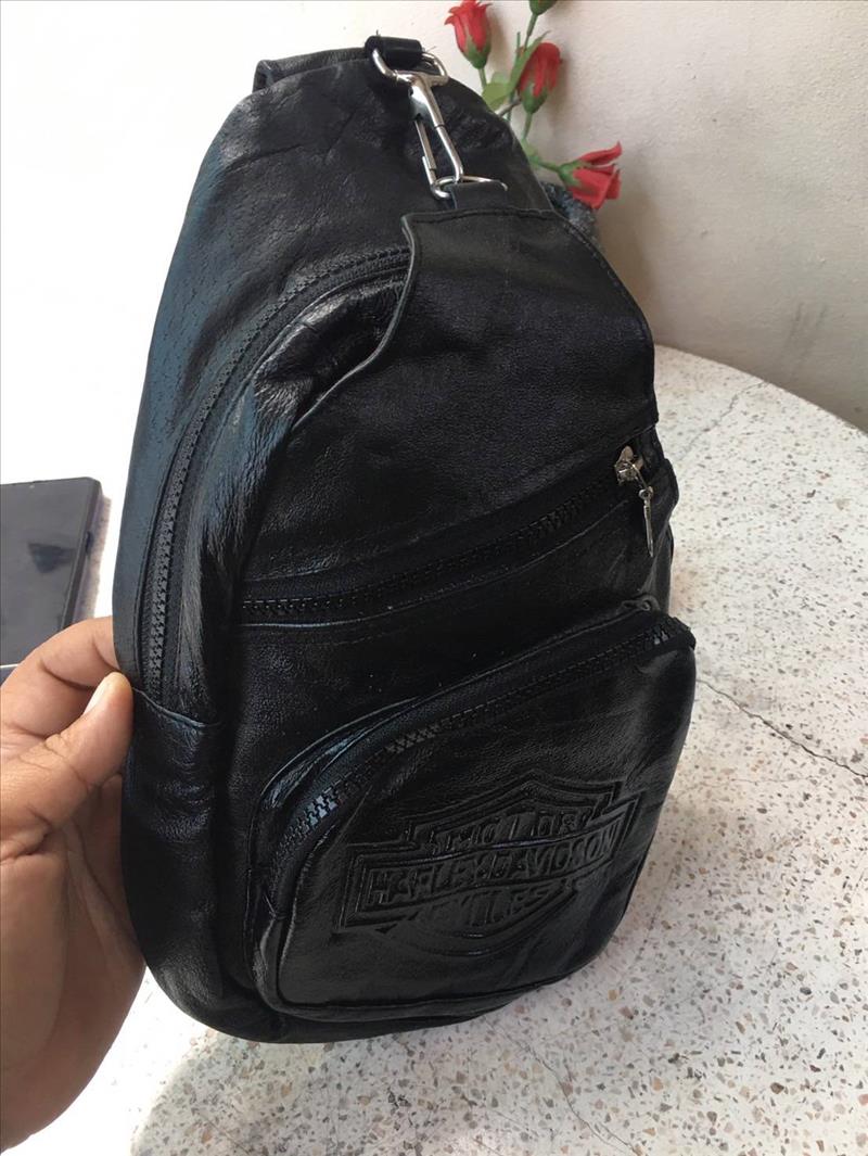 กระเป๋าคาดอก หนังวัวแท้ มือ1